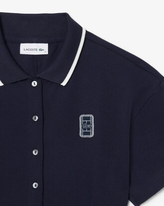 Vestido de petit piqu&eacute; de vuelo con insignia