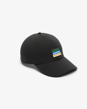 Gorra con insignia hidrófuga