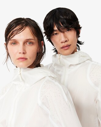 Chaqueta de tafet&aacute;n perlado Lacoste x Wang Yibo