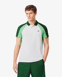 Polo deportivo con estampado y bloques de color