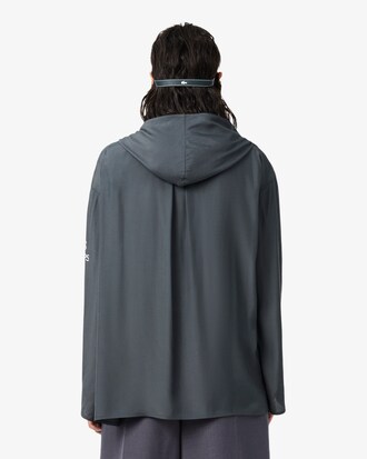 Chemise oversize capuche imprim&eacute; D&eacute;fil&eacute;