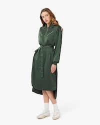 Robe fluide ceinturée à manches longues