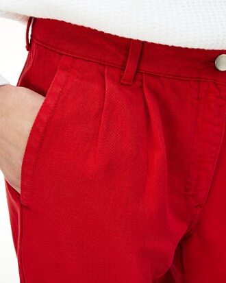 Jean coloré coupe carotte taille haute à plis