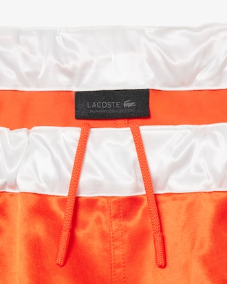 Short court tissu brillant D&eacute;fil&eacute;