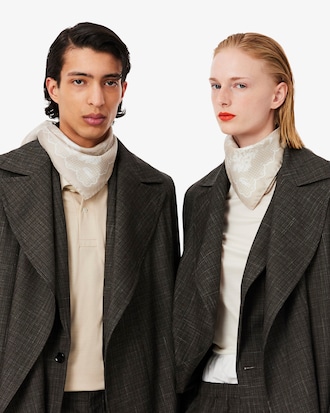 Foulard soie imprim&eacute; D&eacute;fil&eacute;