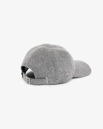 Cappellino ricamato in lana