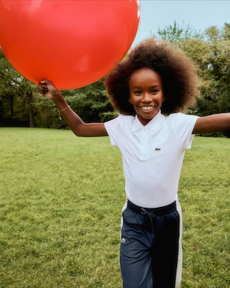 Polo in piqu&eacute; con collo smerlato