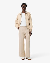 Pantaloni chino in gabardine elasticizzato wide fit