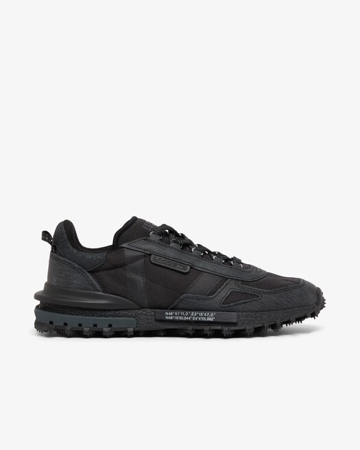 BLACK / BLACK