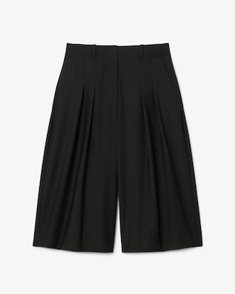 Bermuda oversize lunghi taglio ampio con pieghe
