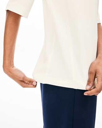 T-shirt da donna in crêpe con impuntura decorativa e collo rotondo