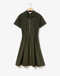 Abito a polo fluido in maglia cady a righe con cintura elasticizzata