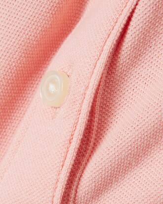 Polo in piqu&eacute; con collo smerlato
