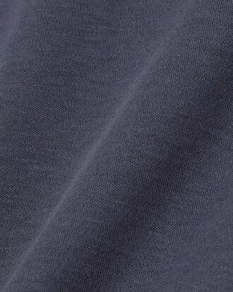 T-shirt con ricamo caratteristico