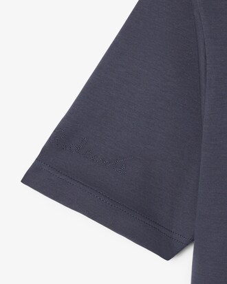 T-shirt con ricamo caratteristico