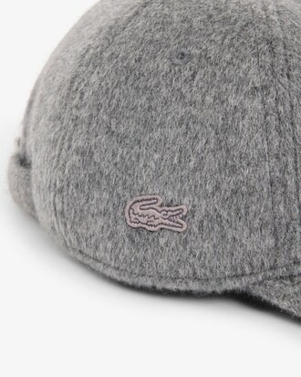 Cappellino ricamato in lana