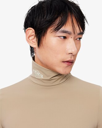 T-shirt elasticizzata a collo alto Lacoste x Wang Yibo
