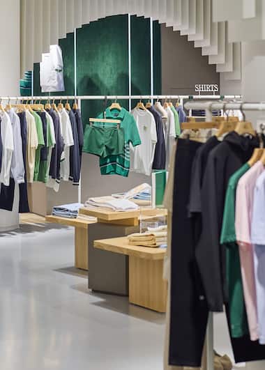 Lacoste opent een flagshipstore in het iconische Pedder Building in Hongkong