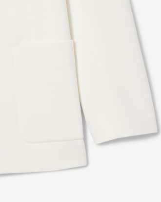 Blazer met Dubbele Rij Knopen en een Geborduurde Erfgoedbadge