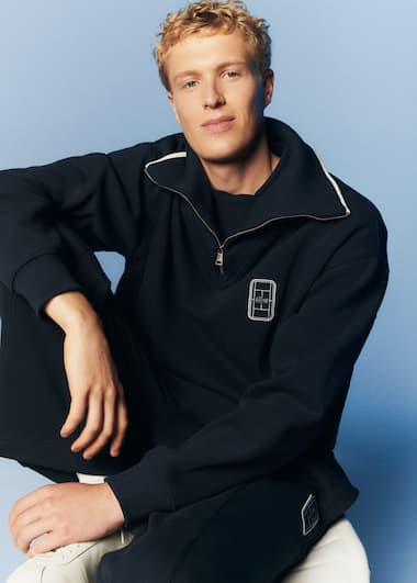 Sweatshirt