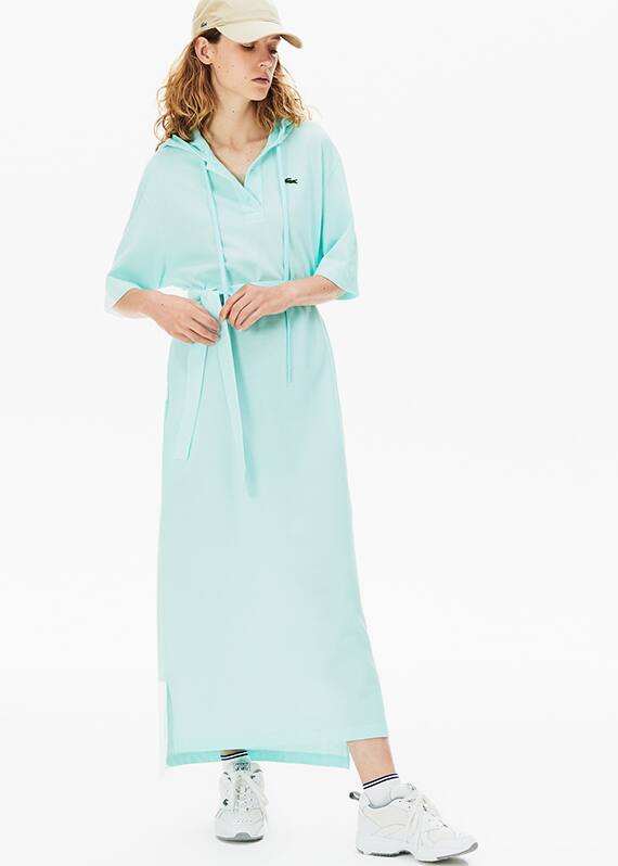 Vestido comprido com capuz