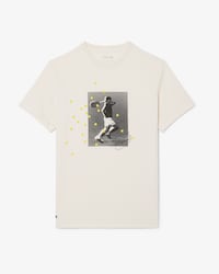 T-shirt Gr&aacute;fica Lacoste Tennis x Novak Djokovic Graphic
