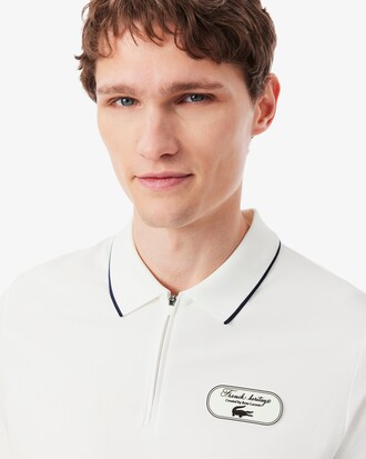 Polo Tennis Heritage com Emblema e Tecnologia Ultra-Dry