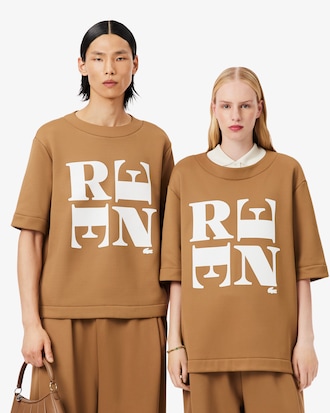 T-shirt Runway Gráfica de Cetim